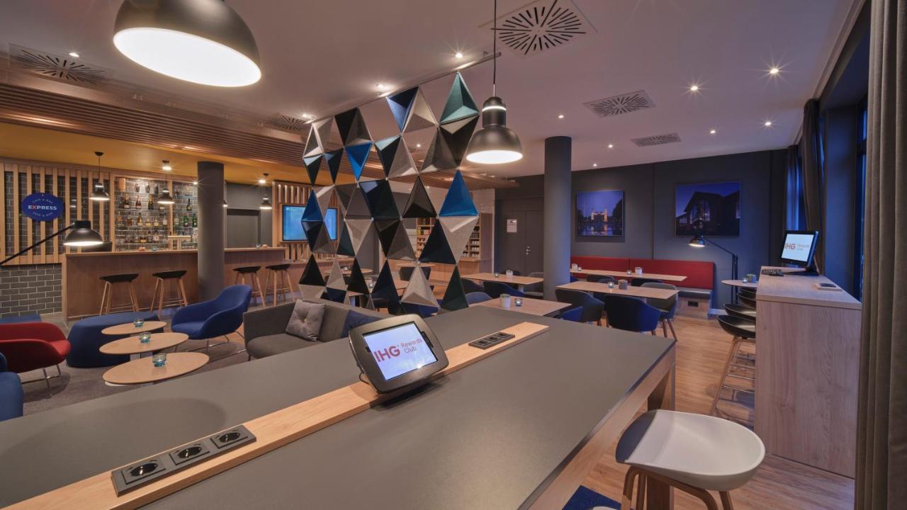 Express Centre By Ihg Отель 3*